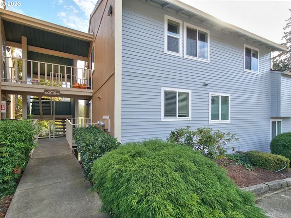 12600 SE 110th Ct #104, Clackamas, OR 97015