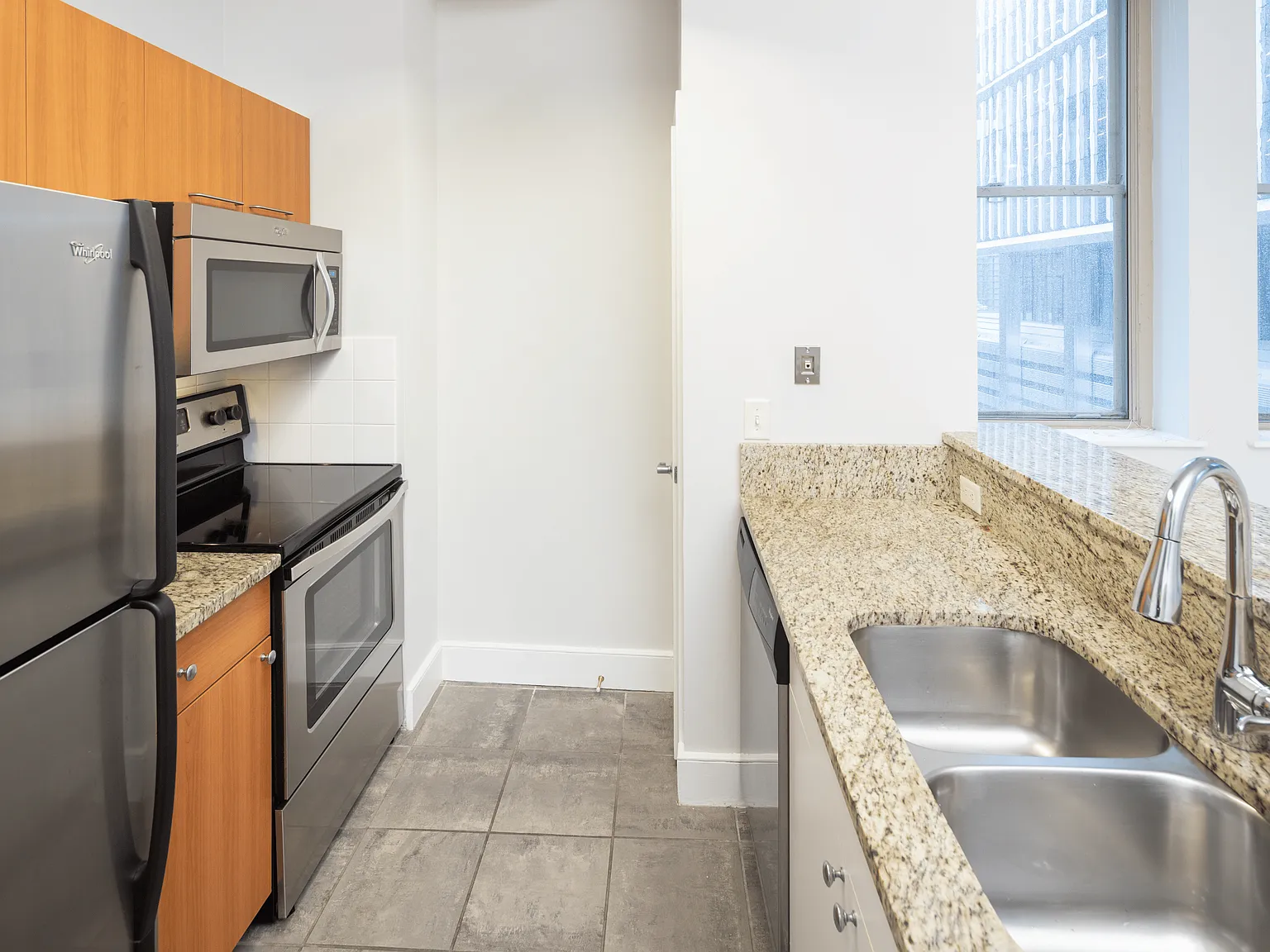 The Lofts at 1835 Arch — Photo 3