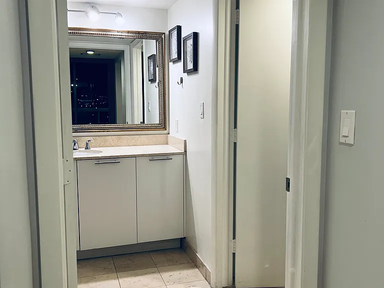 1800 N Bayshore Dr #1502 — Photo 8