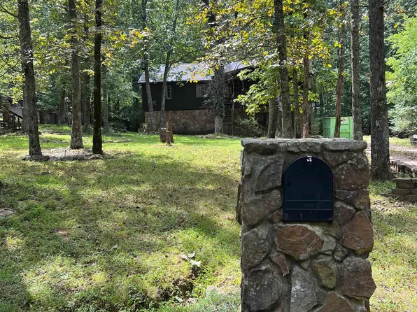 12060 Mountcrest Rd SE, Huntsville, AL 35803