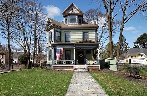 3rd image of 138 Walnut St