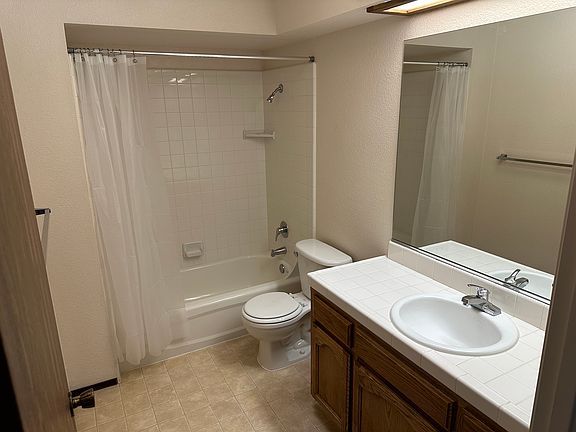 4th image of 2284 Laurel Cir #2284