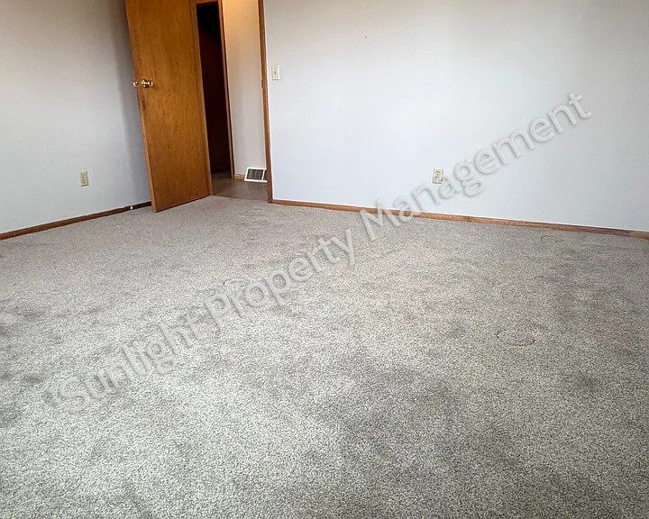 404 S 1st Ave — Photo 9
