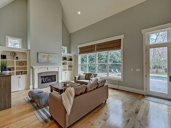 5th image of 106 Shelburne Pl