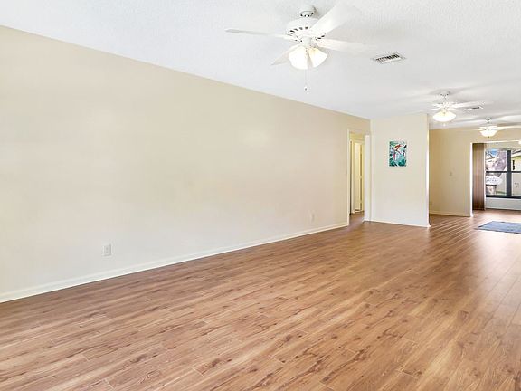 5th image of 9775 Pecan Tree Dr #A
