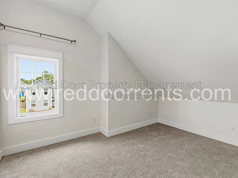 1133 Dawson St — Photo 17