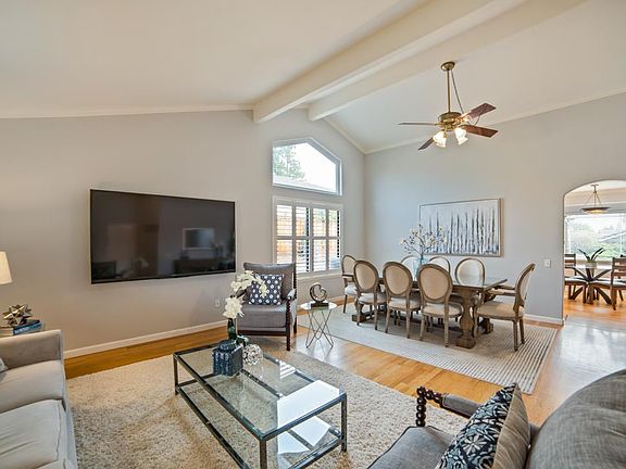4th image of 3586 Slopeview Dr
