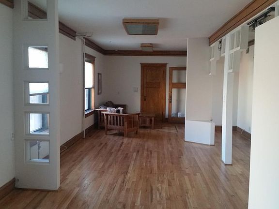 3rd image of 2300 W Chicago Ave