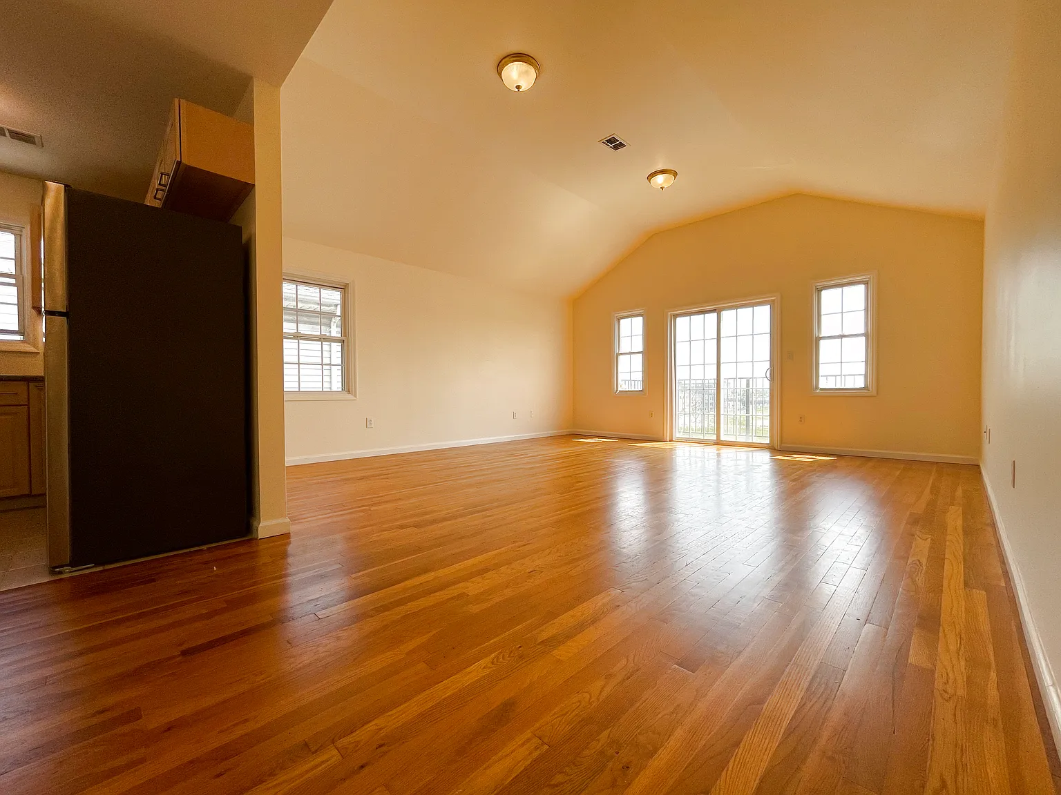 190 Randolph Ave — Photo 3