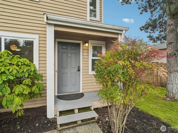 23912 12th Place S #201, Des Moines, WA 98198