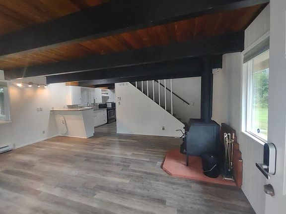 3rd image of 33 Woodland Dr
