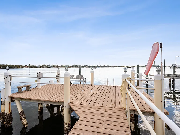 114 S Lake Dr — Photo 7