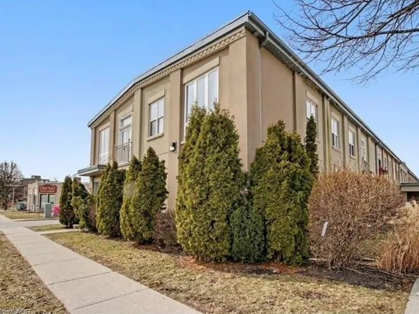 6365 Drummond Rd #207, Niagara Falls, ON L2G 4N1