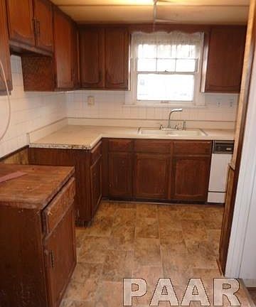 4th image of 1327 W Margaret Ave