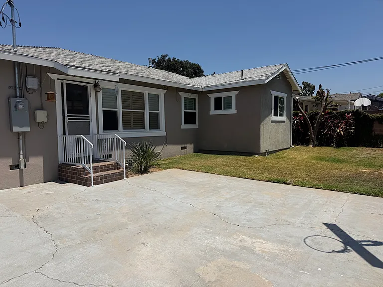 636 Invergarry St — Photo 9