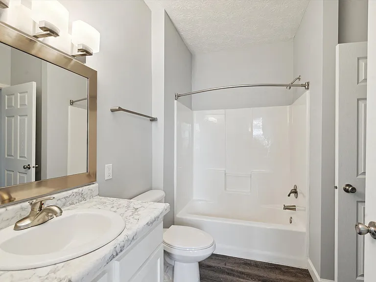 Richmond (Renovated) - 2 Bed / 2 Bath - 1,058 Sq.Ft.