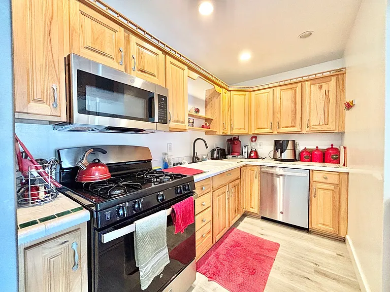 550 Ebbtide Cir — Photo 8