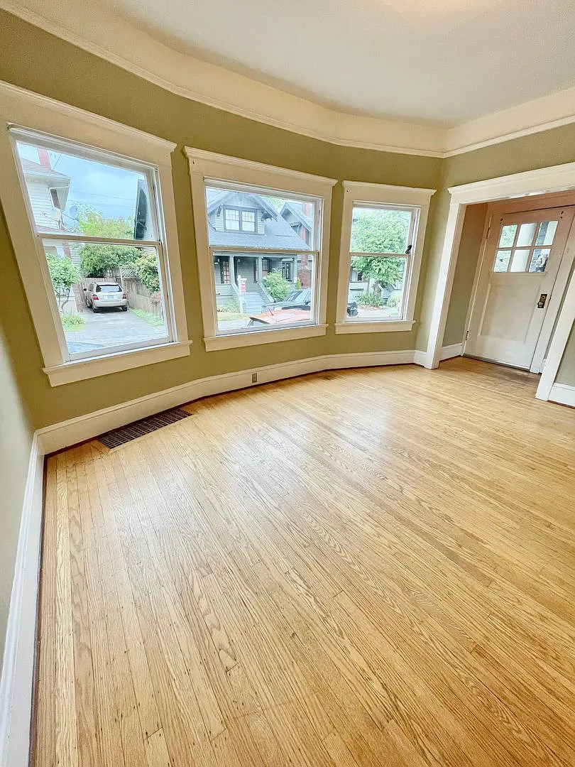 Lovely 1+ Bedroom Apt in Old-Portland Building off of Hawthorne — Photo 3