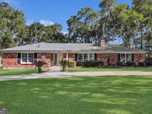 1613 Lake Dr, Midway, GA 31320