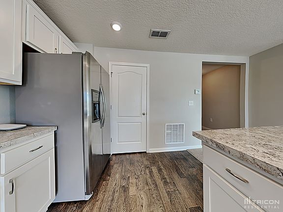 5th image of 2247 Pebble Point Dr