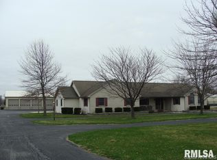 810 N 13th St, Pawnee, IL 62558