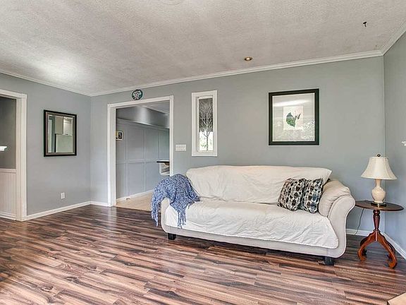 4th image of 19 Gardiner Cres
