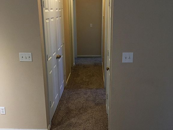 5th image of 688 W Oak St