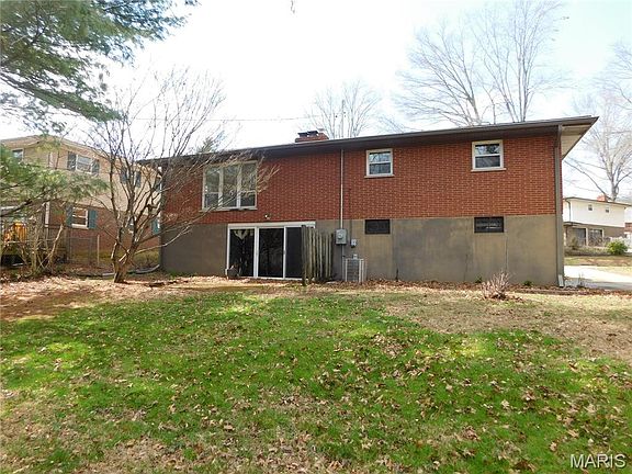 3rd image of 34 Lake Forest Dr