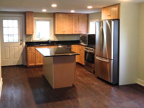 4th image of 222 E Linden St