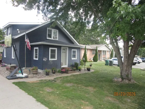 306 2nd St SW, Pine Island, MN 55963