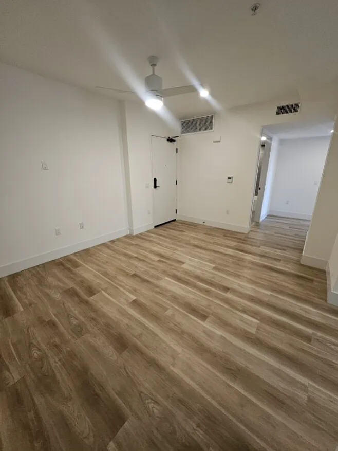 3 bed, 1482 sqft, $5,999 — Photo 4
