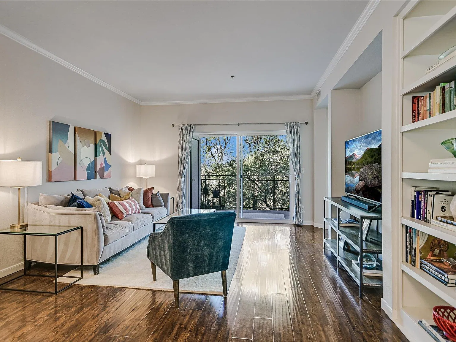 2 bed, 2.0 bath, 918 sqft, $1,800 — Photo 3