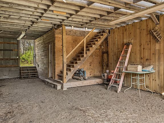 8th image of 2635 York Rd