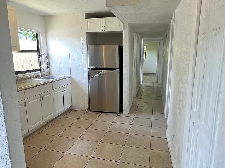 1742 NW 29th Way — Photo 3