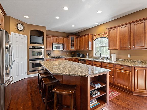 3rd image of 236 Greenwood Dr