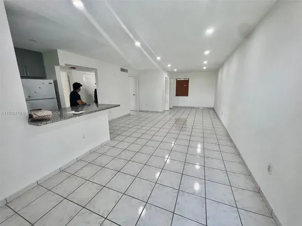 4050 NW 135th St #14-10, Opa Locka, FL 33054