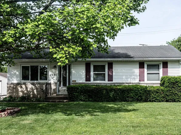 1321 Canterbury Dr, South Bend, IN 46628