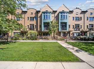 28 S Throop Pkwy, Chicago, IL 60607