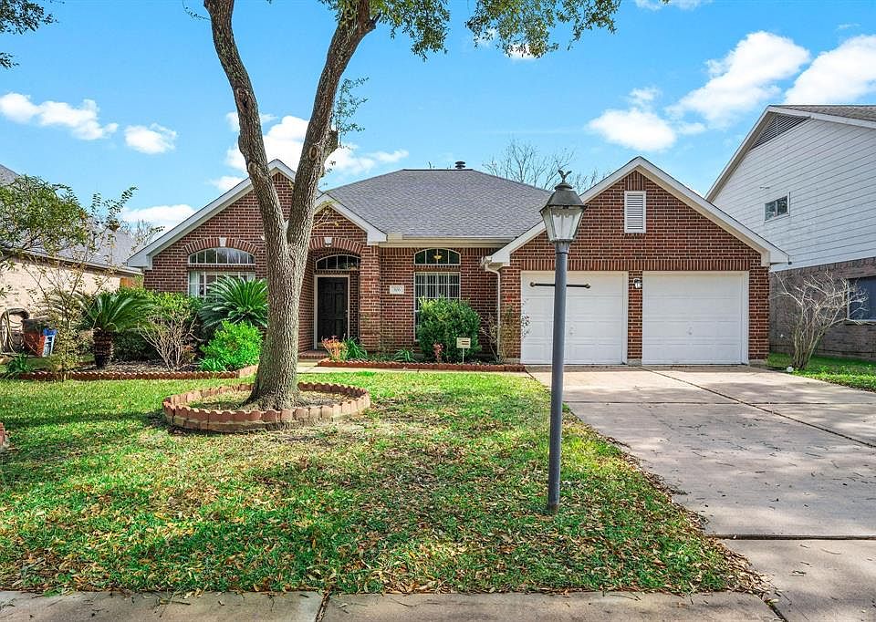1st image of 306 Tree Bark Ln
