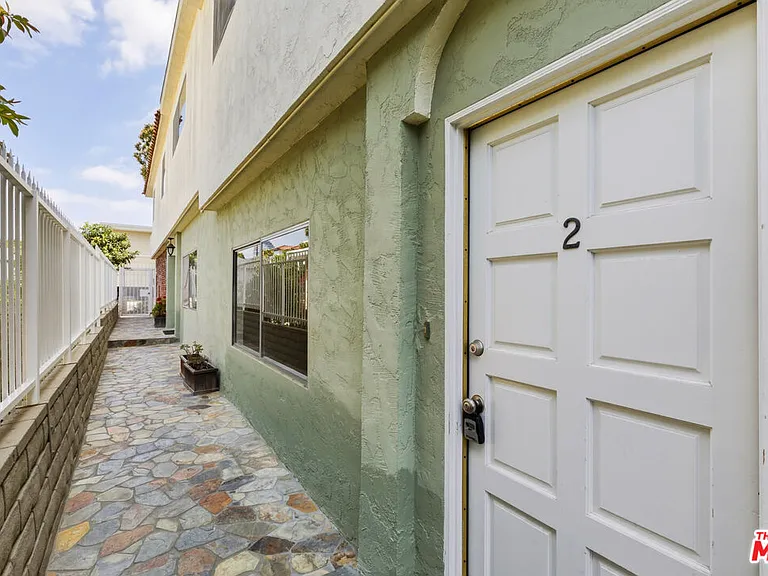 1330 Yale St #2 — Photo 4