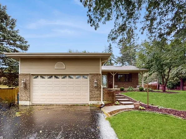 25535 W Lakeview Ave, Wauconda, IL 60084