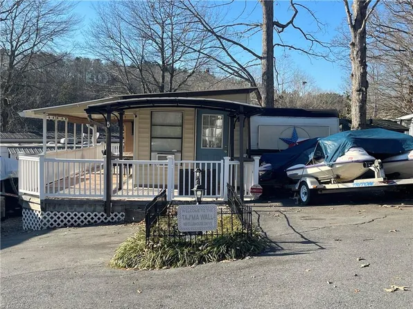 168 Club House Dr, New London, NC 28127