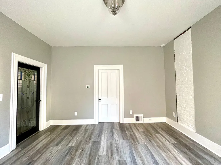 2045 W 38th St #D — Photo 11
