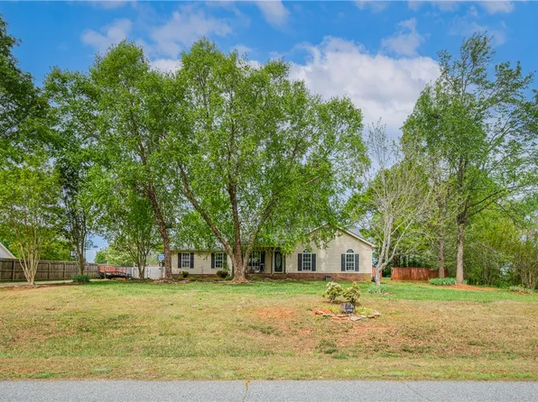 112 Allison St, Lyman, SC 29365