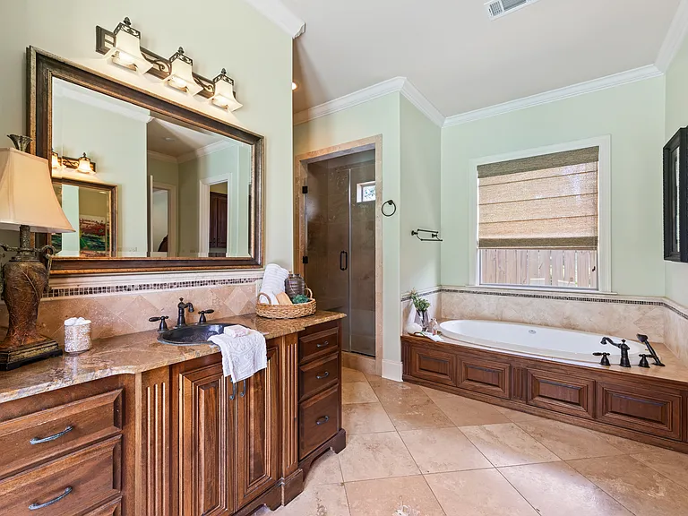 118 W Bayou Pkwy — Photo 16