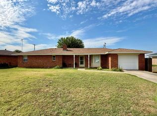 822 Kelli Dr, Watonga, OK 73772