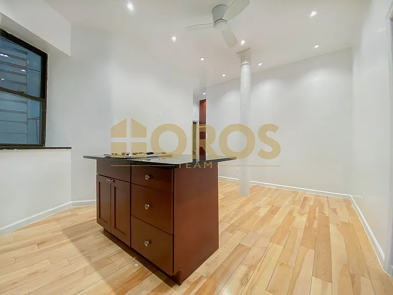 262 E 2nd St #1B — Photo 3