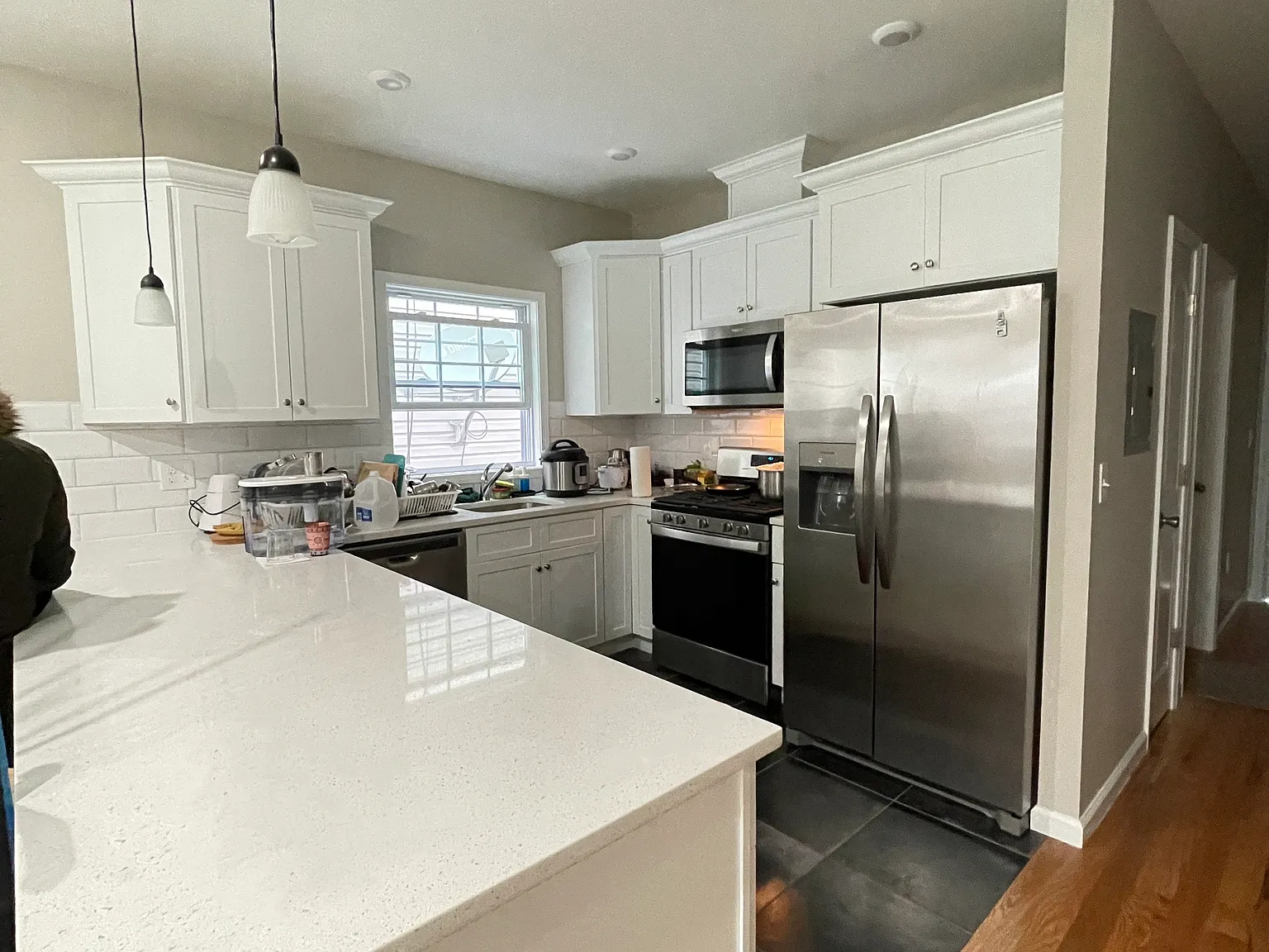 3 bed, 2500 sqft, $3,299 — Photo 2