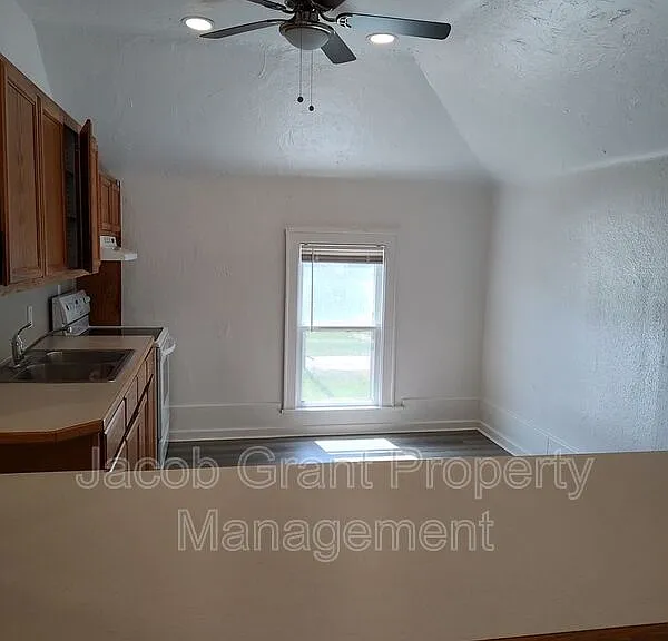 66 N Stout Ave #2 — Photo 11