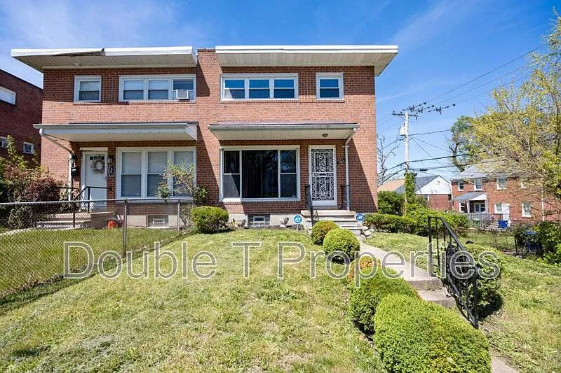 3 bed, 2.5 bath, 1240 sqft, $1,850 — Photo 1